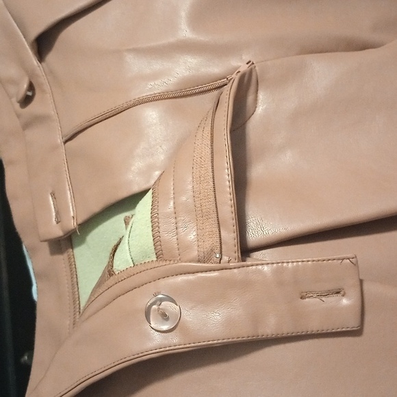 Spring Color Forever 21 Beige Faux Leather Trousers, With Zippper & Pockets New - Picture 3 of 12